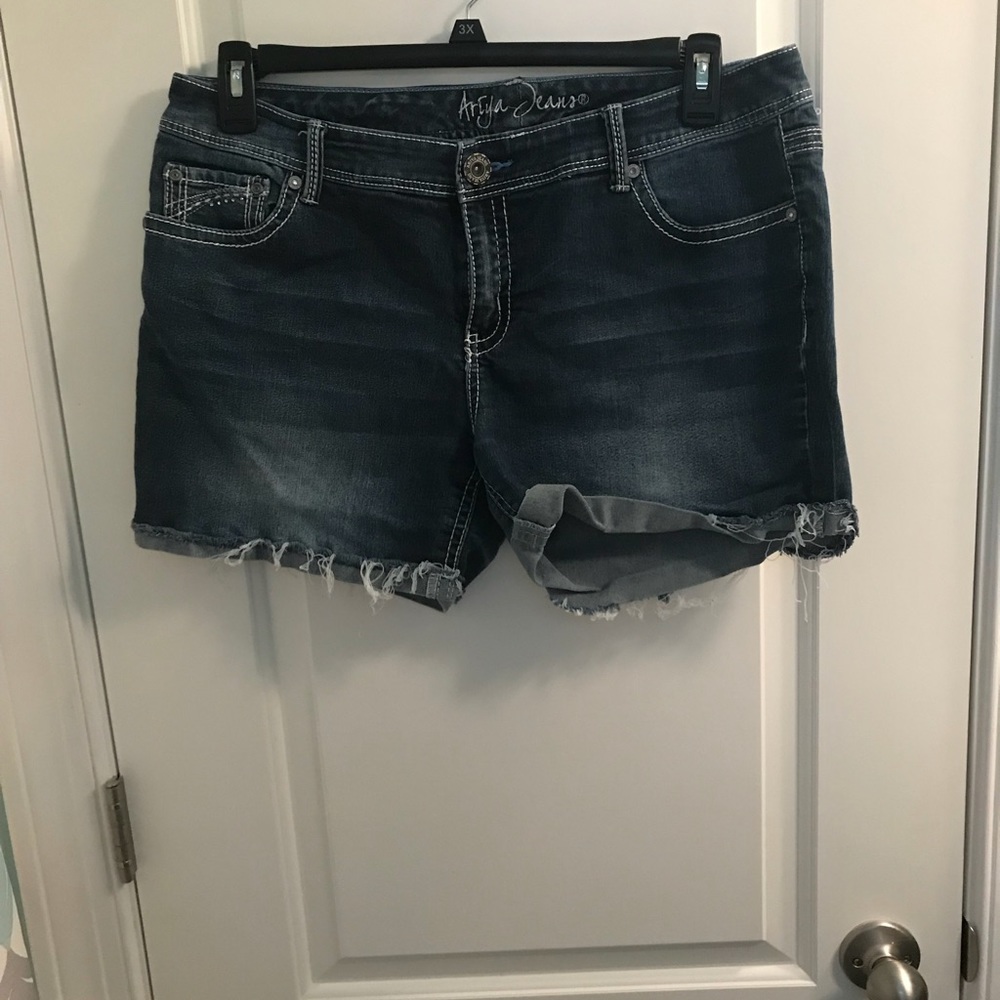 Middi medium wash shorts